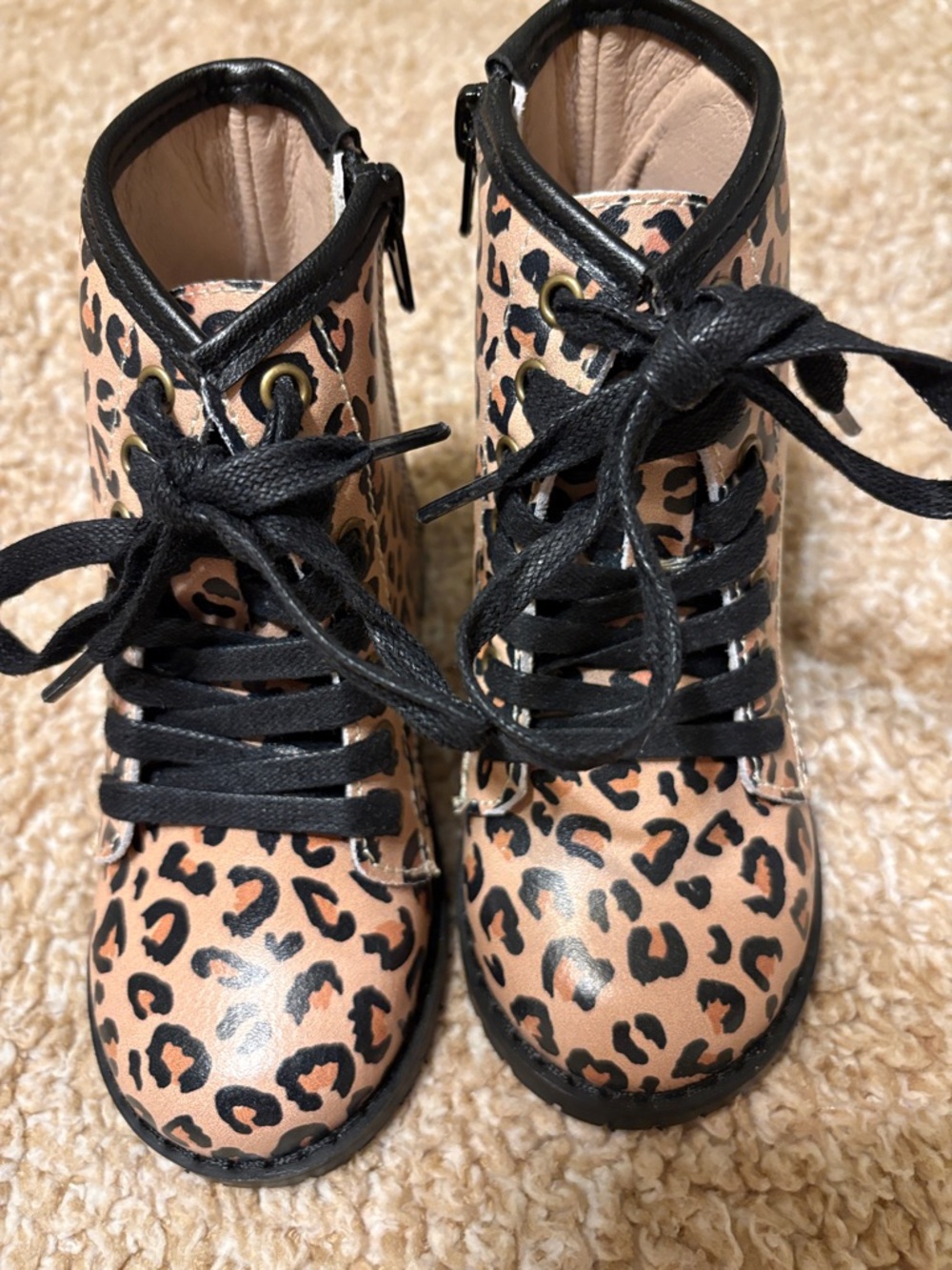 Lilly in the Alley Leopard Print Lace up Boots Ankle Boots - Sz 8 $18